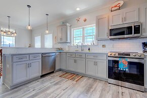 Bayfront Dauphin Island Home w/ Beach Access!
