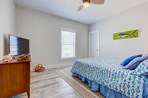 Bayfront Dauphin Island Home w/ Beach Access!