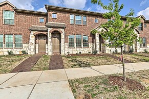 Brand-new Townhome Near Unt/twu & The Square!