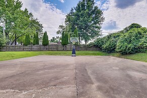'hidden Paradise' on 5 Acres w/ Hot Tub & Deck!