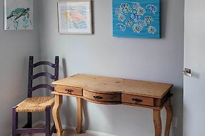 Modern Retreat With Pool Near Vanderbilt Beach!