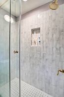 Welcoming Columbus Retreat: 5 Mi to Downtown!