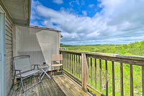Cozy Branson Retreat w/ Balcony, 2 Mi to 76 Strip