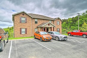 Cozy Branson Retreat w/ Balcony, 2 Mi to 76 Strip