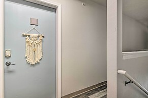 Cozy Branson Retreat w/ Balcony, 2 Mi to 76 Strip