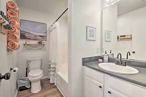 Cozy Branson Retreat w/ Balcony, 2 Mi to 76 Strip