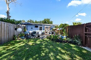 Dog-friendly Beach Apt w/ Yard: Near Pier & Parks