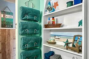 Dog-friendly Beach Apt w/ Yard: Near Pier & Parks