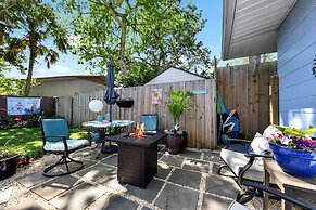 Dog-friendly Beach Apt w/ Yard: Near Pier & Parks