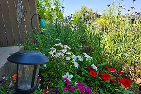 Near Red Rocks, Hiking & Skiing: Kittredge Condo!