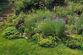 Near Red Rocks, Hiking & Skiing: Kittredge Condo!