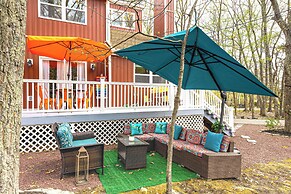 Deck, Fire Pit & Pool Access at Poconos Retreat!