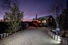 Family-friendly Jefferson Cabin w/ Fire Pit!