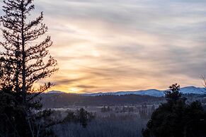 Family-friendly Jefferson Cabin w/ Fire Pit!