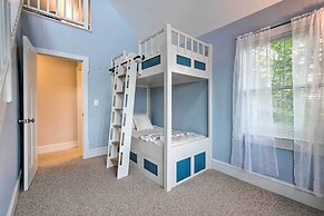 Large Yard + Games: Edgewater Escape in Paupack!