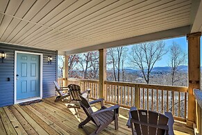 Charming Retreat w/ Mtn Views: Walkable Location!