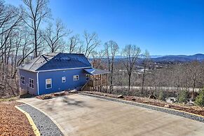 Charming Retreat w/ Mtn Views: Walkable Location!