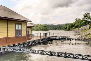 Charming Condo w/ Balcony, Near Branson Strip