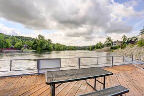 Charming Condo w/ Balcony, Near Branson Strip