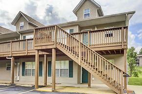 Charming Condo w/ Balcony, Near Branson Strip