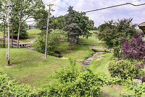 Charming Condo w/ Balcony, Near Branson Strip