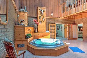 Spacious Alto House on 8 Private Acres w/ Hot Tub!