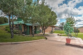Spacious Alto House on 8 Private Acres w/ Hot Tub!