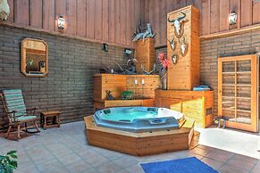 Spacious Alto House on 8 Private Acres w/ Hot Tub!