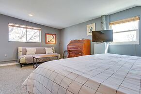 2 Mi to Washington Park: Convenient Denver Home!