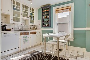 2 Mi to Washington Park: Convenient Denver Home!