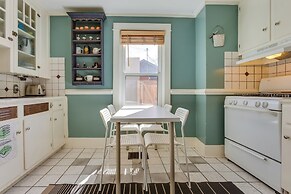 2 Mi to Washington Park: Convenient Denver Home!