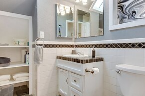 2 Mi to Washington Park: Convenient Denver Home!