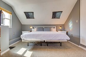 2 Mi to Washington Park: Convenient Denver Home!