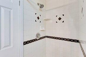 2 Mi to Washington Park: Convenient Denver Home!