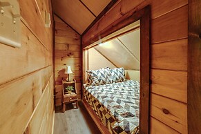 Lakefront Gem: Hot Tub & Game Room in Hancock