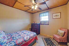 Lakefront Gem: Hot Tub & Game Room in Hancock