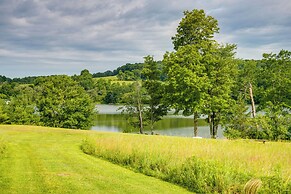 Lakefront Gem: Hot Tub & Game Room in Hancock