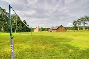 Lakefront Gem: Hot Tub & Game Room in Hancock