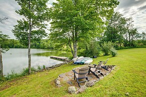Lakefront Gem: Hot Tub & Game Room in Hancock