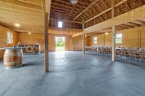 Lakefront Gem: Hot Tub & Game Room in Hancock