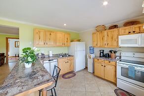 Lakefront Gem: Hot Tub & Game Room in Hancock