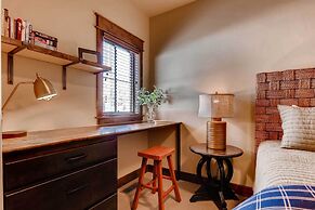 Dog-friendly Cabin in the Heart of Grand Lake!