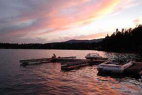 Dog-friendly Cabin in the Heart of Grand Lake!