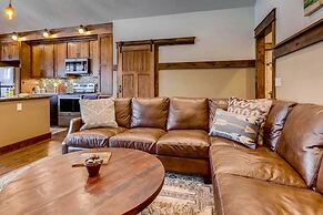 Dog-friendly Cabin in the Heart of Grand Lake!