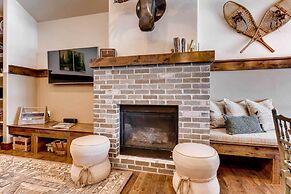 Dog-friendly Cabin in the Heart of Grand Lake!