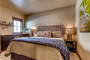 Dog-friendly Cabin in the Heart of Grand Lake!