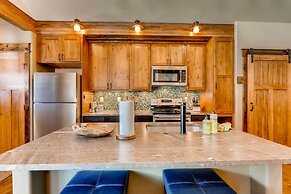 Dog-friendly Cabin in the Heart of Grand Lake!