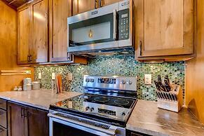 Dog-friendly Cabin in the Heart of Grand Lake!