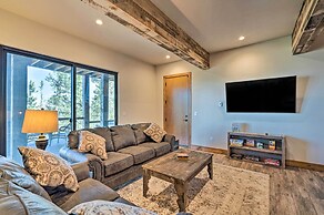 Luxury Ski-in/out Getaway w/ Hot Tub & Views!