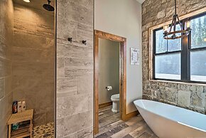 Luxury Ski-in/out Getaway w/ Hot Tub & Views!